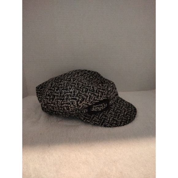 Betmar New York Women Cabbie Wool Blend Tweed Black White Hat - Picture 1 of 10